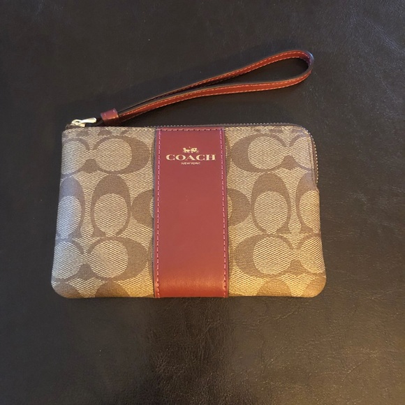 Coach Handbags - NWT Coach Corner Zip Wristlet
